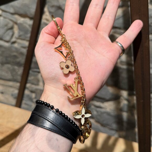 Louis Vuitton Gold Fleur De Monogramme Keychain Bag Charm - Picture 11 of 12